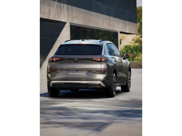 Volkswagen T-Roc 1.5 eTSI 116 7DSG Limited Edition | 'App-Connect' draadloze smartphone integratie | Automatische afstandsregeling (Adaptive Cruise Control) | Buitenspiegels elektrisch instel-, verwarm- en inklapbaar