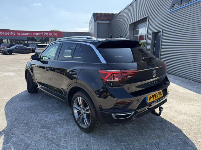 Volkswagen T-Roc 1.5 TSI Sport R-Line Trekhaak Carplay Achteruitrijcamera 4S Banden Stoelverwarming