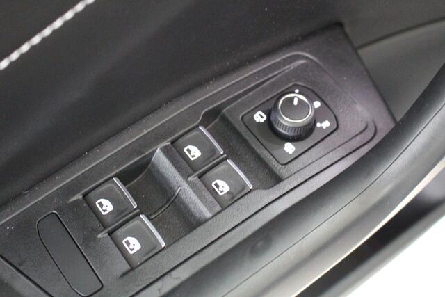 Volkswagen T-Roc Cabrio 1.0 TSI Style Goal Led | All Season Banden | Navigatie | 17" Velgen "Zurich"
