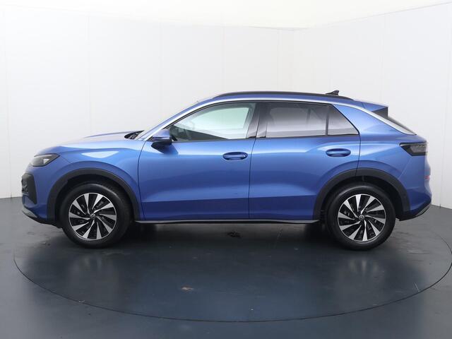 Volkswagen T-Roc Life First Edition 1.5 eTSI 85 kW / 116 PK DSG | Comfort pakket | LED Plus verlichting met lichtstrip in grille & verlichte logo's |