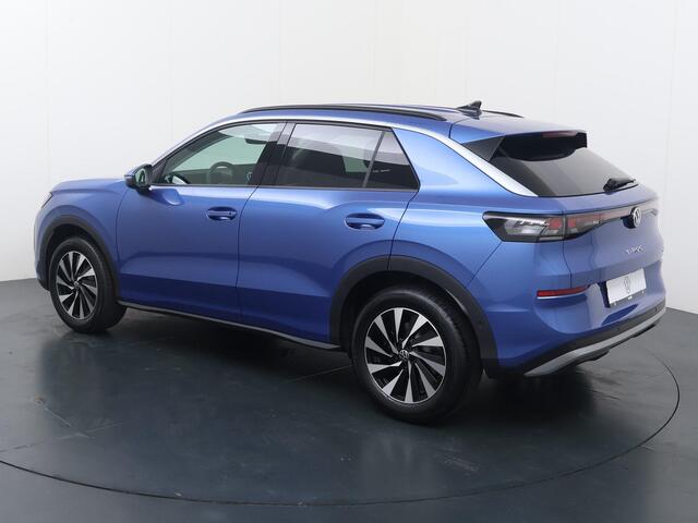 Volkswagen T-Roc Life First Edition 1.5 eTSI 85 kW / 116 PK DSG | Comfort pakket | LED Plus verlichting met lichtstrip in grille & verlichte logo's |