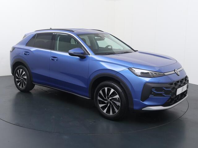 Volkswagen T-Roc Life First Edition 1.5 eTSI 85 kW / 116 PK DSG | Comfort pakket | LED Plus verlichting met lichtstrip in grille & verlichte logo's |