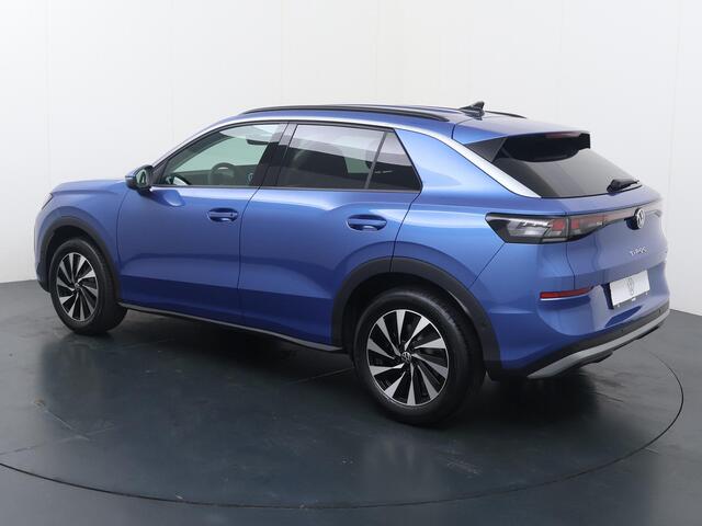 Volkswagen T-Roc Life First Edition 1.5 eTSI 85 kW / 116 PK DSG | Comfort pakket | LED Plus verlichting met lichtstrip in grille & verlichte logo's |
