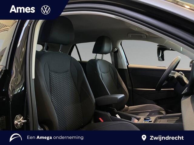 Volkswagen T-Roc 1.5 eTsi Life First Edition 116PK | Trekhaak | Side assist | Stuurverwarming
