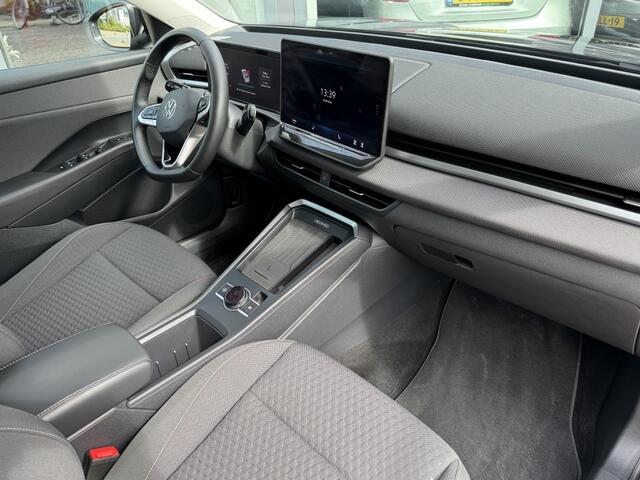 Volkswagen T-Roc 1.5 eTsi Life First | FACELIFT | STOELVERWARMING |