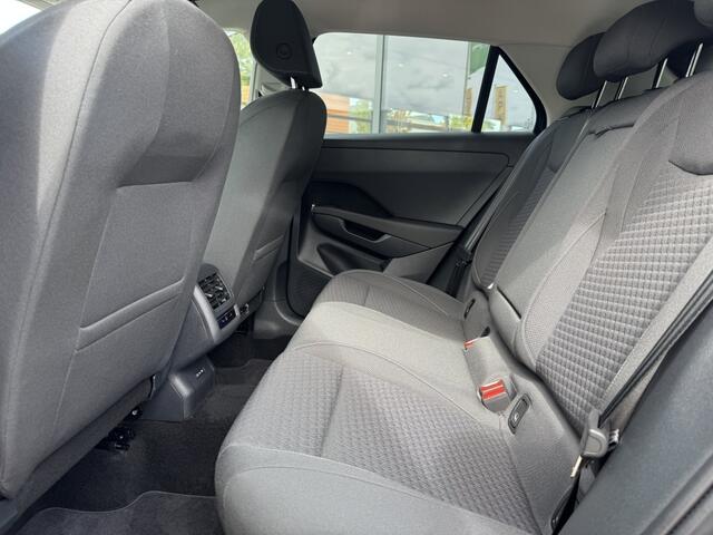 Volkswagen T-Roc 1.5 eTsi Life First | FACELIFT | STOELVERWARMING |