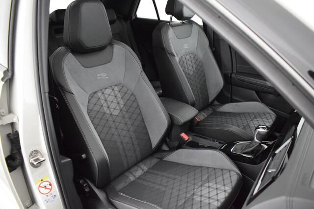 Volkswagen T-Roc 1.5 TSI 150pk DSG R-Line Business+ Black Style Trekhaak Camera IQ.Light Panoramadak Virtual Cockpit Navigatie