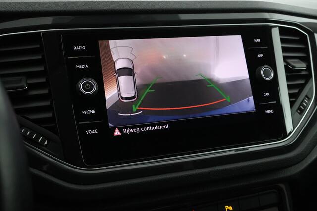 Volkswagen T-Roc 1.5 TSI 150pk DSG Sport Trekhaak Stoelverwarming Camera Keyless Stoelverwarming Navigatie