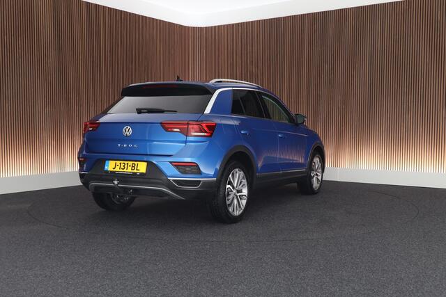 Volkswagen T-Roc 1.5 TSI 150pk DSG Sport Trekhaak Stoelverwarming Camera Keyless Stoelverwarming Navigatie