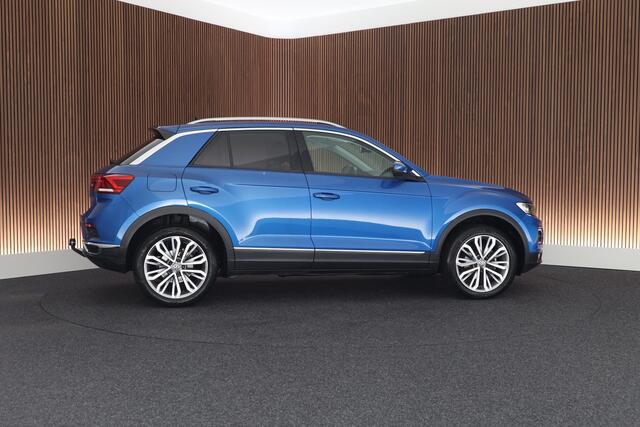 Volkswagen T-Roc 1.5 TSI 150pk DSG Sport Trekhaak Stoelverwarming Camera Keyless Stoelverwarming Navigatie