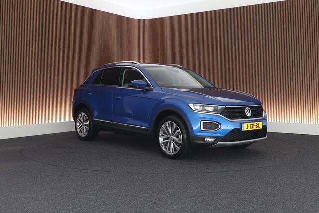 Volkswagen T-Roc 1.5 TSI 150pk DSG Sport Trekhaak Stoelverwarming Camera Keyless Stoelverwarming Navigatie