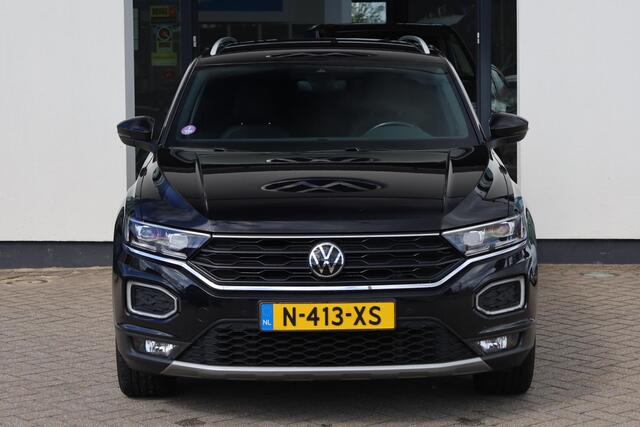 Volkswagen T-Roc 1.5 TSI Sport achteruitrijcamera, stoelverwarming, privacy gla,s keyless entry, 18" LMV, lendesteun, navigatie, digital cockpit pro ,climatronic, spiegel pakket en elektrische achterklep