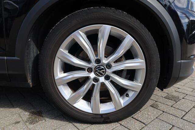 Volkswagen T-Roc 1.5 TSI Sport achteruitrijcamera, stoelverwarming, privacy gla,s keyless entry, 18" LMV, lendesteun, navigatie, digital cockpit pro ,climatronic, spiegel pakket en elektrische achterklep