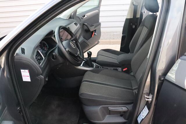 Volkswagen T-Roc 1.0 TSI Style Business O.a: Trekhaak, PDC, ACC, Clima, Navi, Camera, Etc. All-in prijs!