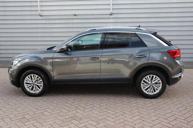 Volkswagen T-Roc 1.0 TSI Style Business O.a: Trekhaak, PDC, ACC, Clima, Navi, Camera, Etc. All-in prijs!