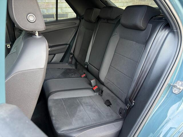 Volkswagen T-Roc 1.5 TSi DSG R-LINE - AFN. TREKH. - CAMERA - IQ