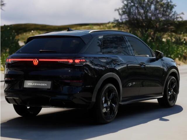 Volkswagen T-Roc R-Line Edition 1.5 Hybrid 170 PK 7 versn. DSG · Black Style Pakket · Trekhaak ·