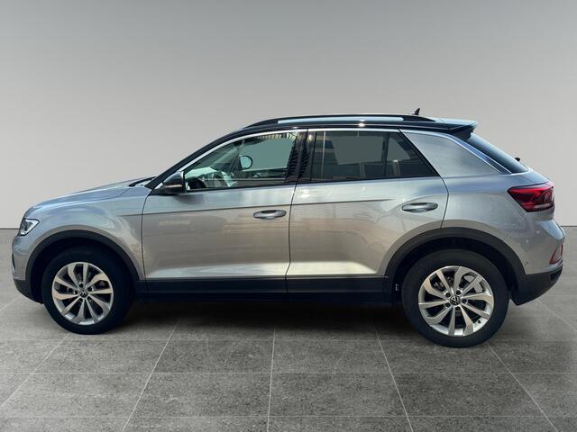 Volkswagen T-Roc 1.5 150pk TSI Life Edition Parkeerassistent (Park Assist) | Adaptive Cruise Control | Achteruitrijcamera 'Rear View'