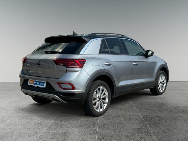 Volkswagen T-Roc 1.5 150pk TSI Life Edition Parkeerassistent (Park Assist) | Adaptive Cruise Control | Achteruitrijcamera 'Rear View'