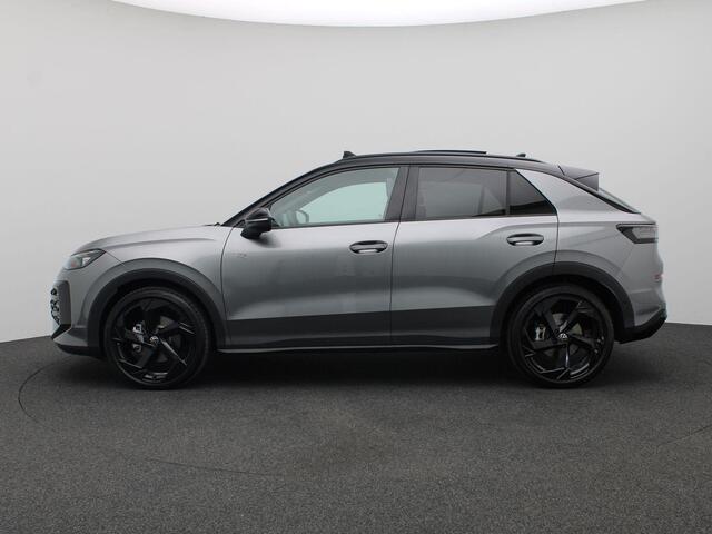 Volkswagen T-Roc 1.5 eTsi R-Line First Edition 150PK DSG Pano-Schuifdak, Trekhaak, Black Style, 20'' LM Velgen, Keyless, Side Assist, Matrix LED-Verlichting, Achteruitrijcamera