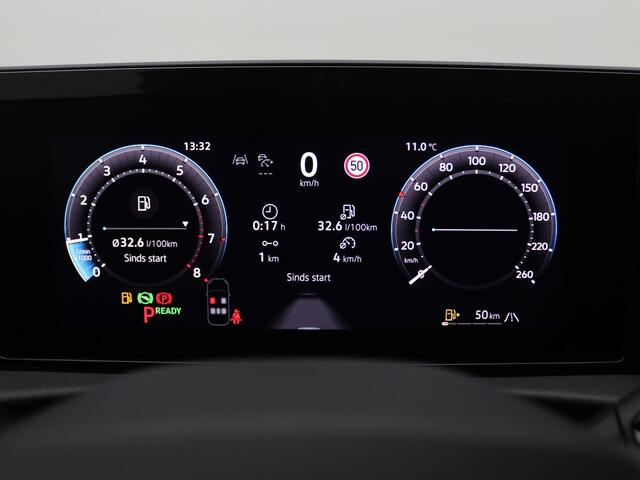 Volkswagen T-Roc 1.5 eTsi R-Line First Edition 150PK DSG Pano-Schuifdak, Trekhaak, Black Style, 20'' LM Velgen, Keyless, Side Assist, Matrix LED-Verlichting, Achteruitrijcamera
