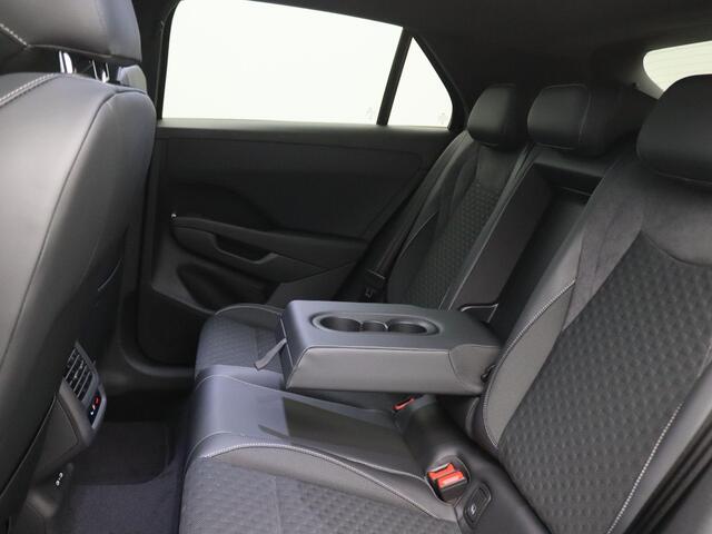 Volkswagen T-Roc 1.5 eTsi R-Line First Edition 150PK DSG Pano-Schuifdak, Trekhaak, Black Style, 20'' LM Velgen, Keyless, Side Assist, Matrix LED-Verlichting, Achteruitrijcamera