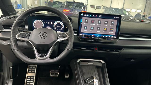 Volkswagen T-Roc 1.5 ETSI 150PK R-LINE DSG7 | Trekhaak | El. achterklep | Camera | Cruise Adaptief