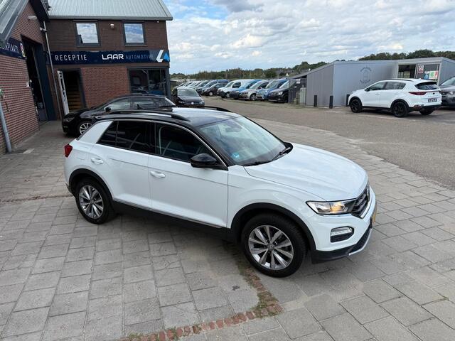 Volkswagen T-Roc 1.0 TSI 116PK Style Business Navi | Camera | ACC | Stoelverw. | Trekhaak