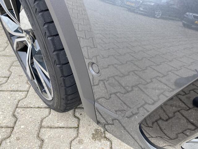 Volkswagen T-Roc 1.5 TSI R-Line Business App Connect , Navigatie , Adaptive Cruise Control