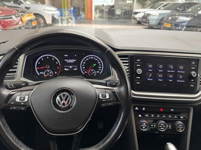 Volkswagen T-Roc 1.5 TSI Style [ AUTOMAAT I CAMERA I ELEK. KLEP I TREKHAAK I ADAPT. CRUISE ]