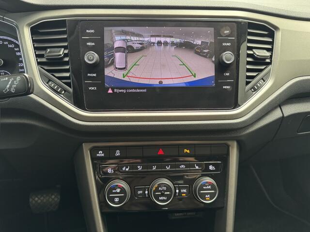 Volkswagen T-Roc 1.5 TSI Style [ AUTOMAAT I CAMERA I ELEK. KLEP I TREKHAAK I ADAPT. CRUISE ]