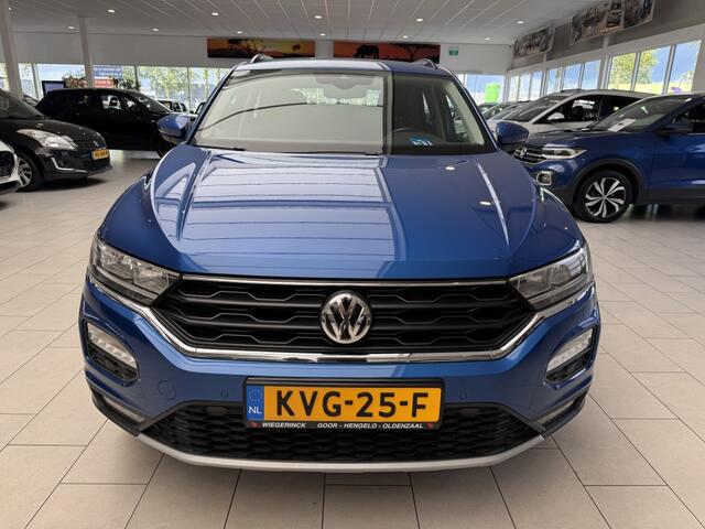 Volkswagen T-Roc 1.5 TSI Style [ AUTOMAAT I CAMERA I ELEK. KLEP I TREKHAAK I ADAPT. CRUISE ]