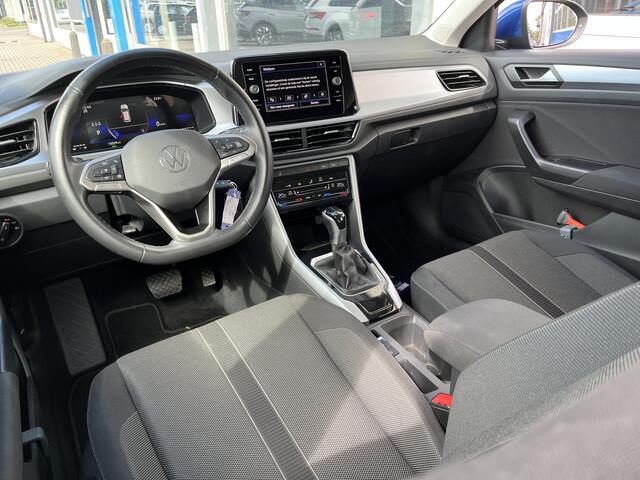 Volkswagen T-Roc 1.5 TSI Life / AUTOMAAT/ PARKEER SENSOREN V+A/ APP-CONNECT/ ADAPTIVE CRUISE/ DIGITAL DASH/ DAB/ CLIMA/ 16'' LMV