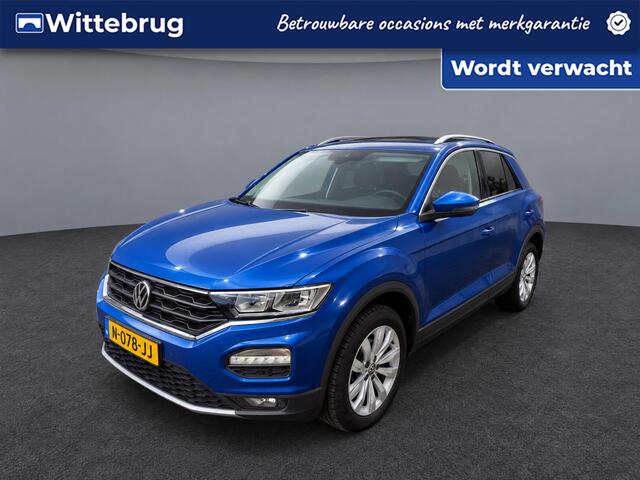 Volkswagen T-Roc 1.0 TSI Style / Navigatie / App connect / Camera / Parkeersensoren V+A /