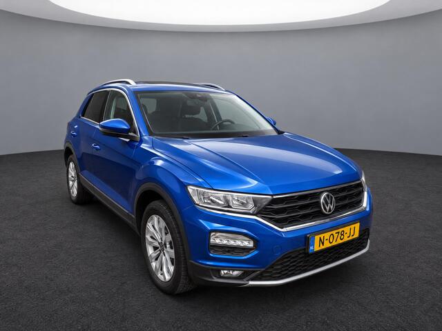 Volkswagen T-Roc 1.0 TSI Style / Navigatie / App connect / Camera / Parkeersensoren V+A /