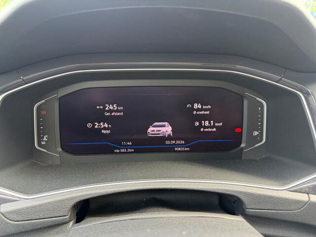 Volkswagen T-Roc 1.5 TSI Sport | DSG | Stoelverwarming | Adaptive Cruise Control | Camera | Trekhaak | Navigatie | LED | Grootlichtassistent | Climate Control | Digitale Tellers | Elektrische Achterklep