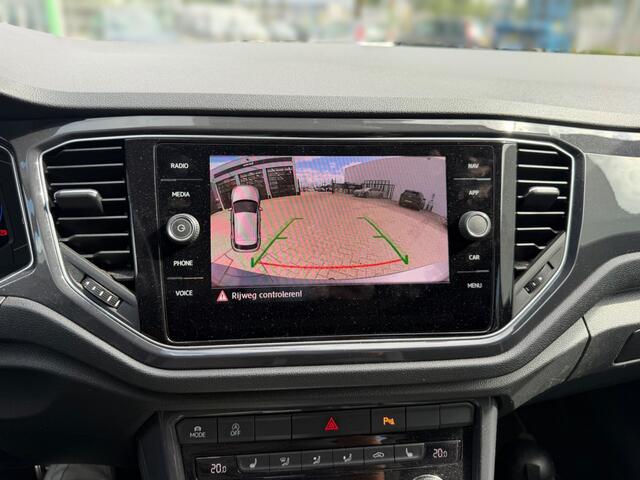 Volkswagen T-Roc 1.5 TSI Sport | DSG | Stoelverwarming | Adaptive Cruise Control | Camera | Trekhaak | Navigatie | LED | Grootlichtassistent | Climate Control | Digitale Tellers | Elektrische Achterklep