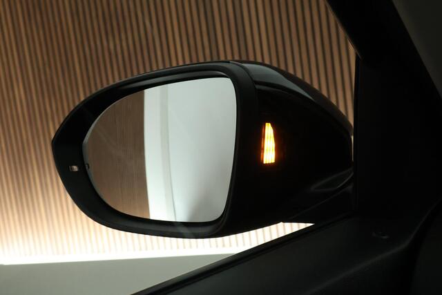 Volkswagen T-Roc 1.5 TSI 150pk DSG Style Trekhaak Keyless Camera Navigatie LED