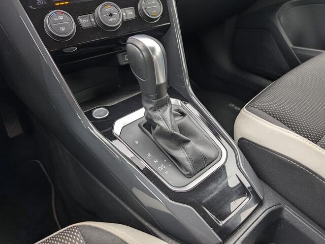 Volkswagen T-Roc 1.5 TSI | 150PK | SPORT | LED | Camera | Virtual | ECC | ACC | Halfleer | App conn.