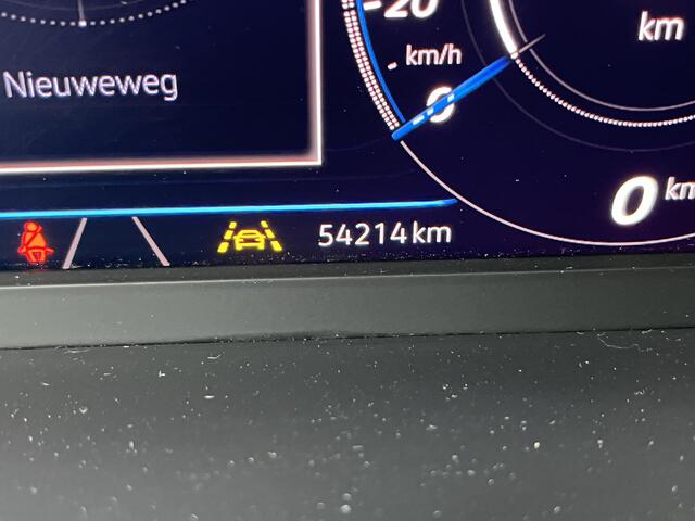 Volkswagen T-Roc Cabrio 1.5 TSI R-Line / AUTOMAAT/ LEER/ TREKHAAK/ PARK.SENSOR.V+A/ CAMERA/ ACC/ APP-CONNECT/ STUUR+STOELVERWARM./ DODEHOEK/ KEYLESS/ DIGITAL DASH/ RIJ-MODI/ NAVI/ DAB/ CLIMA/ LED/ 19'' LMV