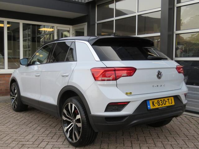 Volkswagen T-Roc 1.5 TSI 150pk DSG-aut. SPORT / 19 Inch / Trekhaak / Carplay / Stoelverw. / Adap.cruise / BOVAG garantie