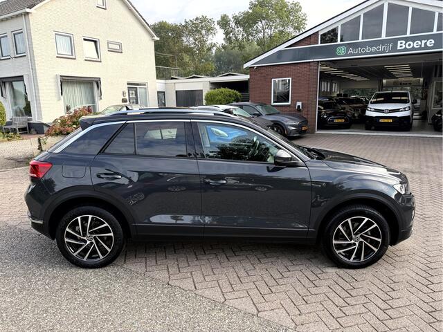 Volkswagen T-Roc 1.5 TSI Style Business Panoramadak, Stoelverwarming, App Connect