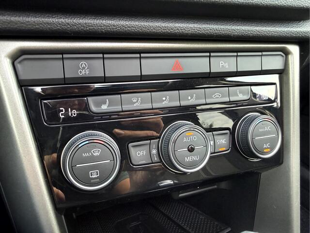 Volkswagen T-Roc 1.5 TSI Style Business Panoramadak, Stoelverwarming, App Connect