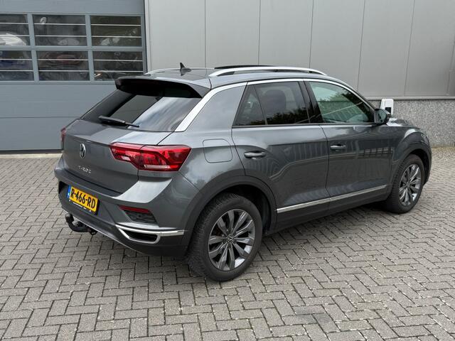 Volkswagen T-Roc 1.5 TSI SPORT Panorama Schuifdak Trekhaak Winter Camera etc