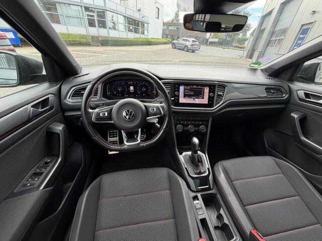 Volkswagen T-Roc 1.5 TSI SPORT Panorama Schuifdak Trekhaak Winter Camera etc