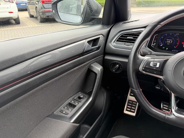 Volkswagen T-Roc 1.5 TSI SPORT Panorama Schuifdak Trekhaak Winter Camera etc