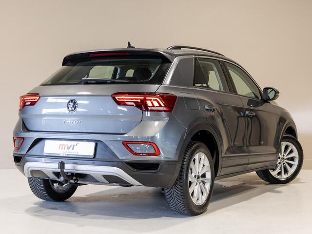 Volkswagen T-Roc 1.0 TSI Life Business / 110pk / Trekhaak / Stoelverwarming / NAP / Dealer onderhouden /