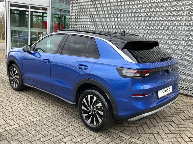 Volkswagen T-Roc Life First Edition 1.5 eTSI 85 kW / 116 PK DSG | Trekhaak wegklapbaar | Multimedia pakket | Ambient pakket | Tech pakket |