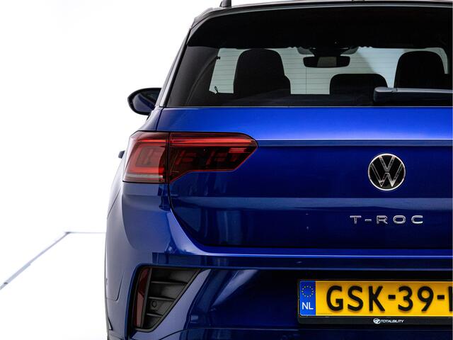 Volkswagen T-Roc 1.5 TSI R-Line Black Style | Panoramadak | Camera | Afn Trekhaak | IQ-Light | Beats audio | Travel assist | Stoel- & stuurverwarming, Apple Carplay/Android auto, Camera, Afn. trekhaak, Elec. klep