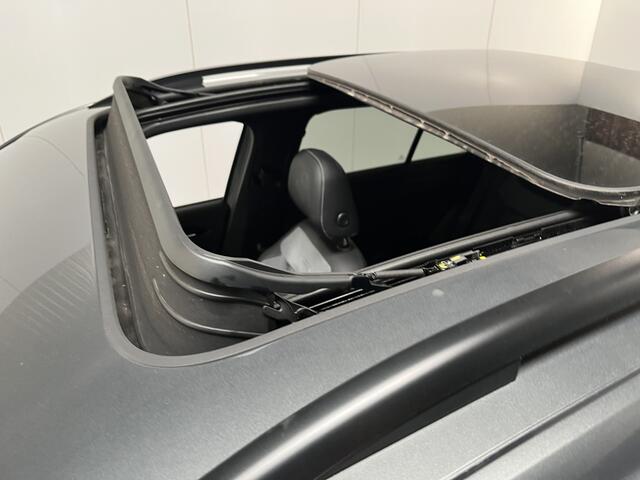 Volkswagen T-Roc 1.5 TSI R-Line / AUTOMAAT/ PANO/ BLACK-STYLE/ CAMERA/ STUUR+STOELVERWARM./ APP-CONNECT/ ACC/ ELEK.ACHTERKLEP/ KEYLESS/ DODEHOEK/ DIGITAL DASH/ DAB/ CLIMA/ LED/ 19'' LMV